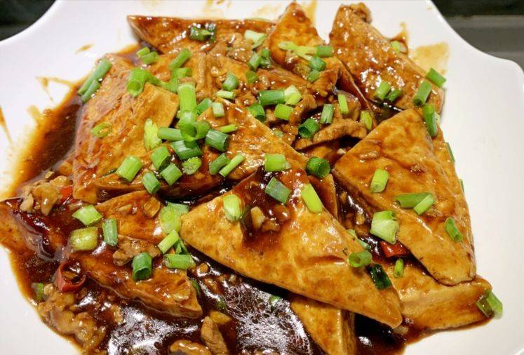 卤水红烧豆腐，家常美味，营养丰富的经典菜肴