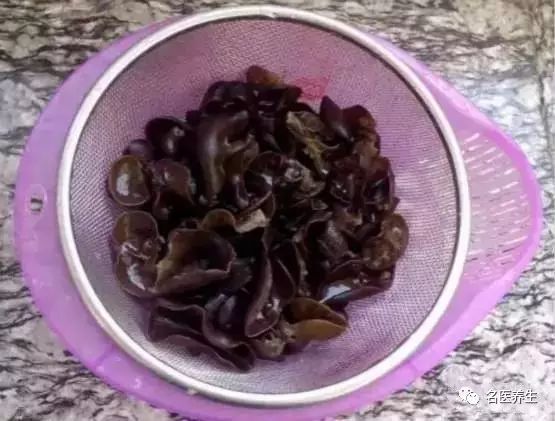 木耳豆腐炖汤，滋养身心的一道家常美味