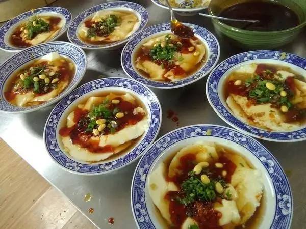 家常自制成都豆腐脑，细腻口感，传统风味重现