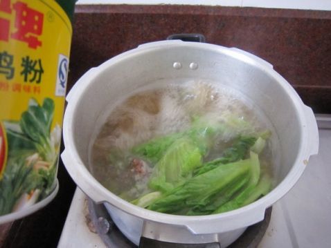 豌豆尖牛骨汤的做法
