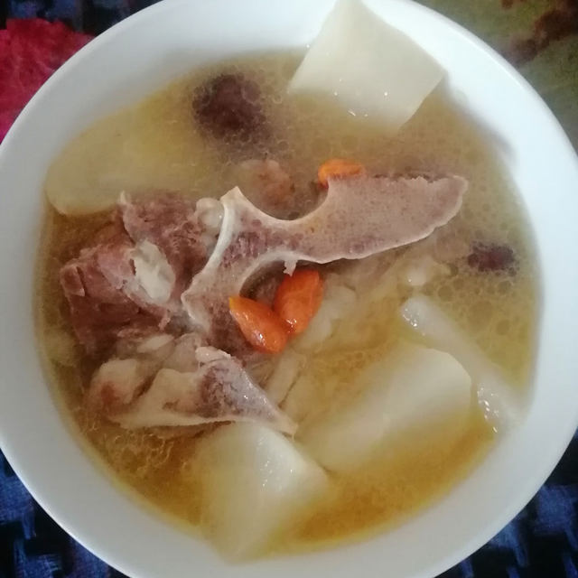 豌豆尖牛骨汤的做法
