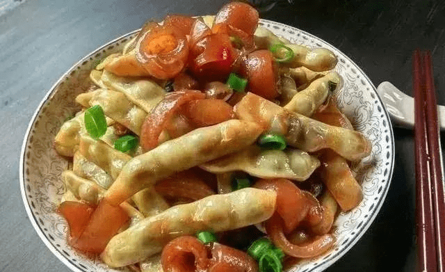 肉焖豆角豆腐粉丝，家常美食的全新搭配，营养又美味