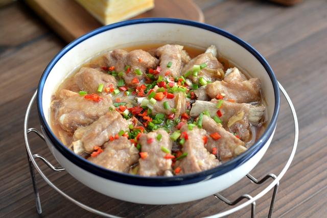 肉圆子排骨火锅的做法