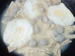 腐竹煮鸡蛋的做法
