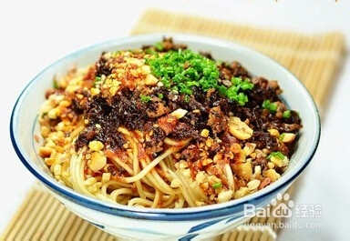 米浆熬制米豆腐，传统美食的魅力与家常做法解析