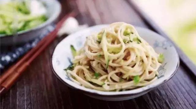 酱油豆芽豆腐面条，家常美食的全新演绎