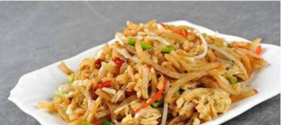 家常美食新搭配，米豆腐与豆芽的鲜美邂逅