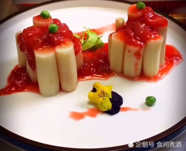 胭脂玉豆腐，色泽诱人，营养满分的家常美食