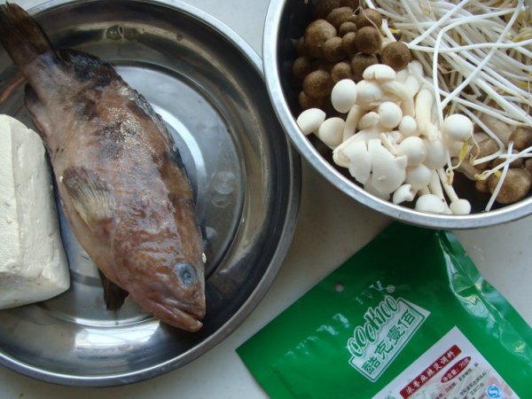 麻辣豆腐炖鱼的做法