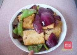 葱头焖豆腐的做法
