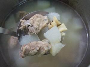 大骨汤炖排骨的做法