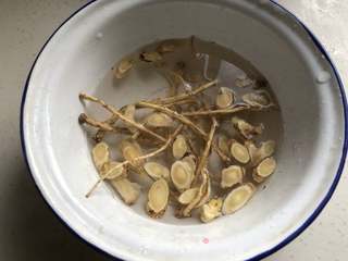 孕妇炖鱼胶汤的做法