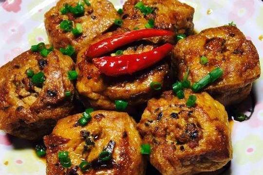 油豆腐煎肉馅，家常美食的魅力与做法解析