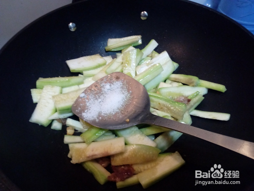 咸肉丝瓜汤豆腐汤的做法