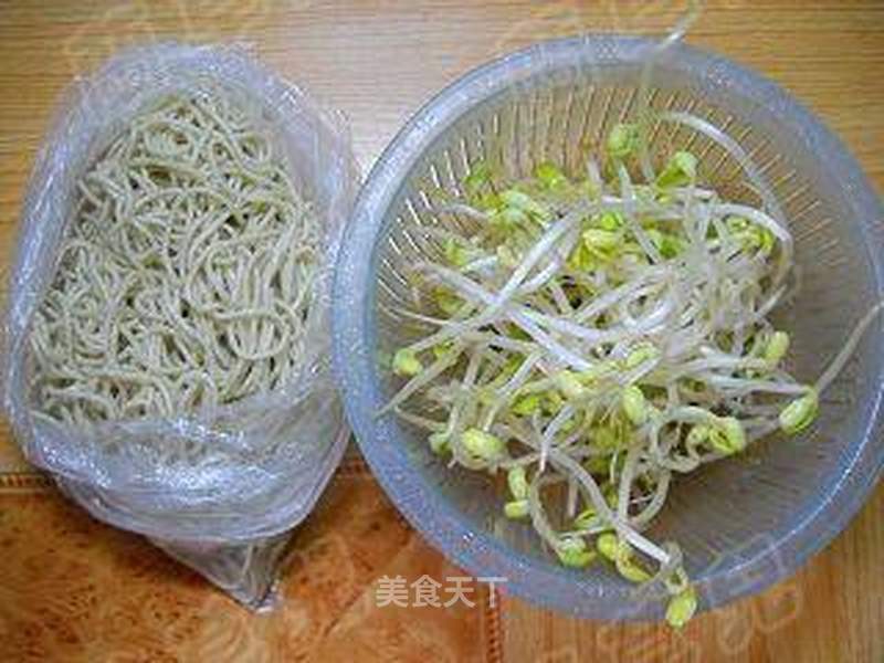 豆芽焖面，家常美食的魅力与简便做法解析