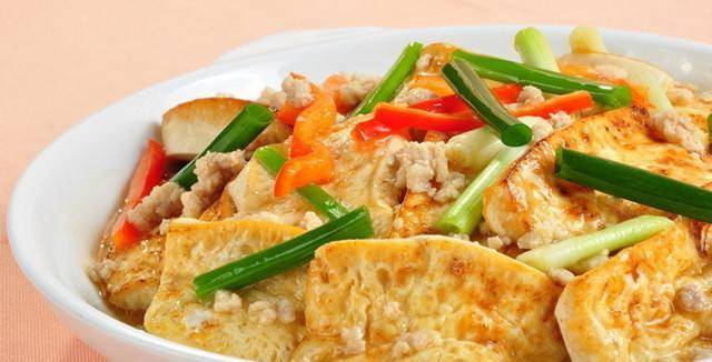 榨菜拌水豆腐，家常美食中的美味与营养