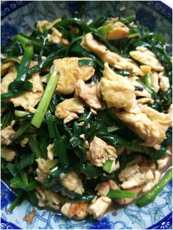 家常美食新滋味，油豆腐韭菜炒蛋的独到魅力
