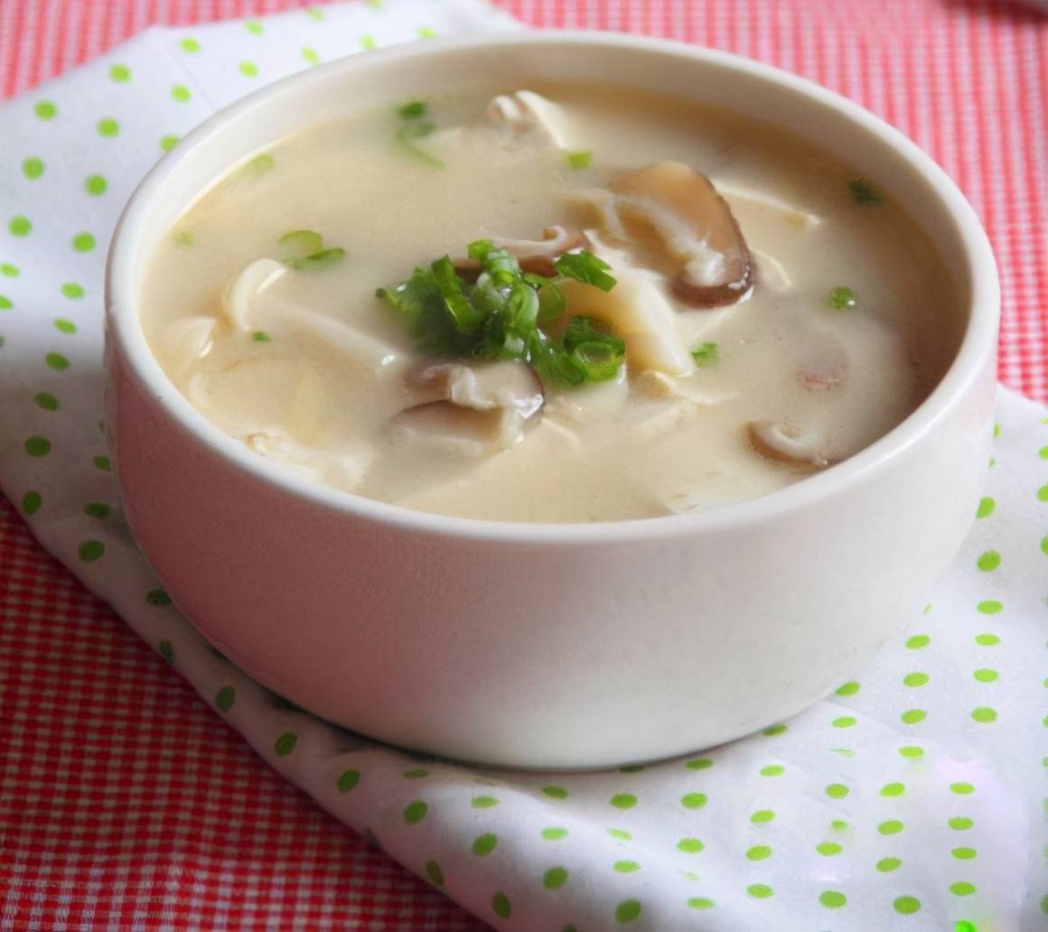白萝卜炖鱼豆腐，温暖心灵的鲜美佳肴