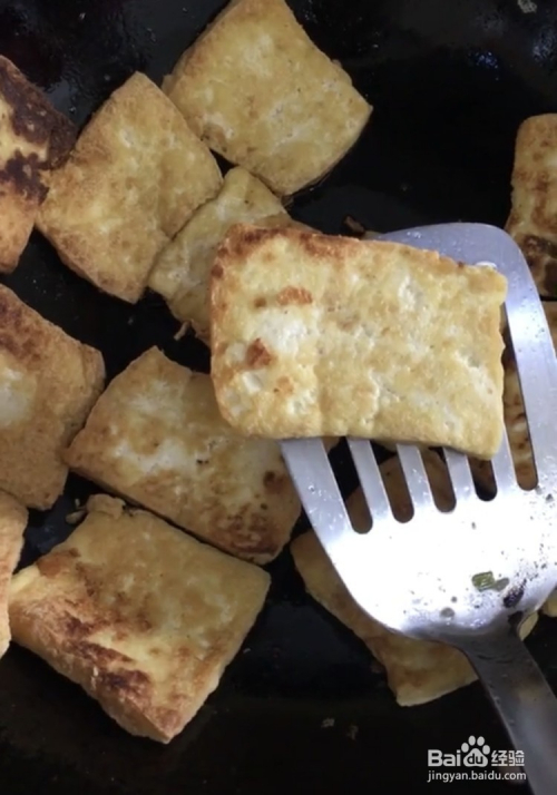 脆皮豆腐这样做，外酥里嫩，美味难挡！
