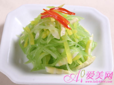 清爽夏日佳肴，莴苣拌豆腐丝的制作与养生功效