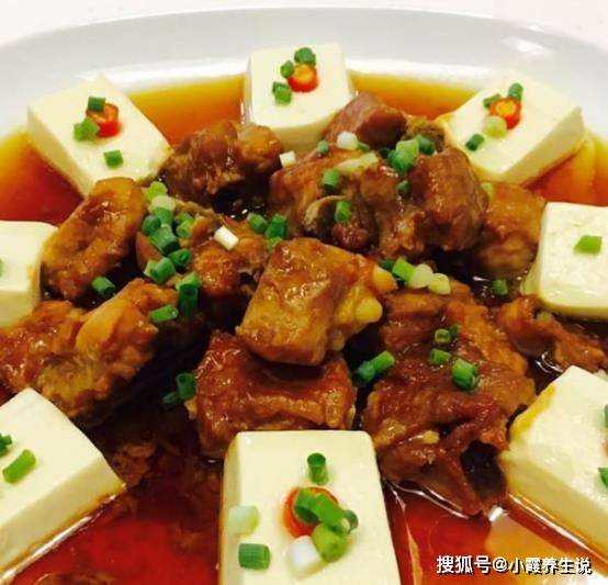 豆腐节红烧排骨，家常美食的醇香诱惑
