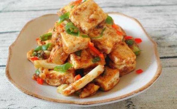 豆腐卷拌辣椒，家常美食的新风味体验