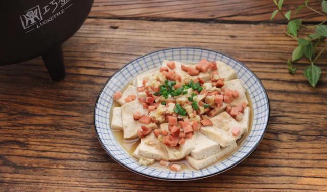 豆腐白菜火腿鸡蛋，家常美食的鲜美搭配与营养奥秘