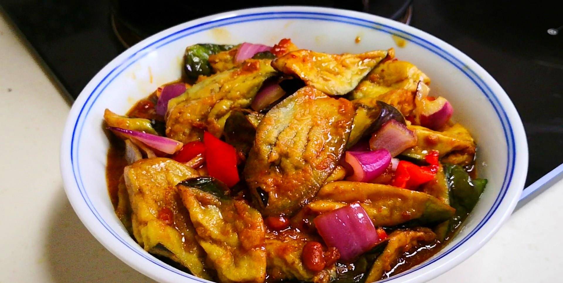 茄香四溢，油豆腐炖茄子的美味秘诀