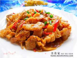猪肉烹油豆腐，家常美食的醇香诱惑