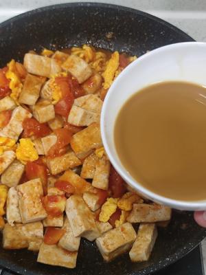 番茄鸡蛋豆腐淀粉，家常美食新搭配，营养又美味