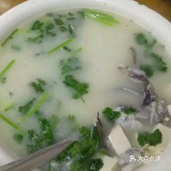 杂鱼豆腐鱼汤，鲜美滋补的家常美食