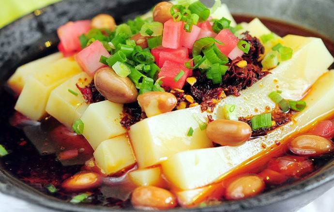 火炕饼的魅力，传统美食的现代演绎