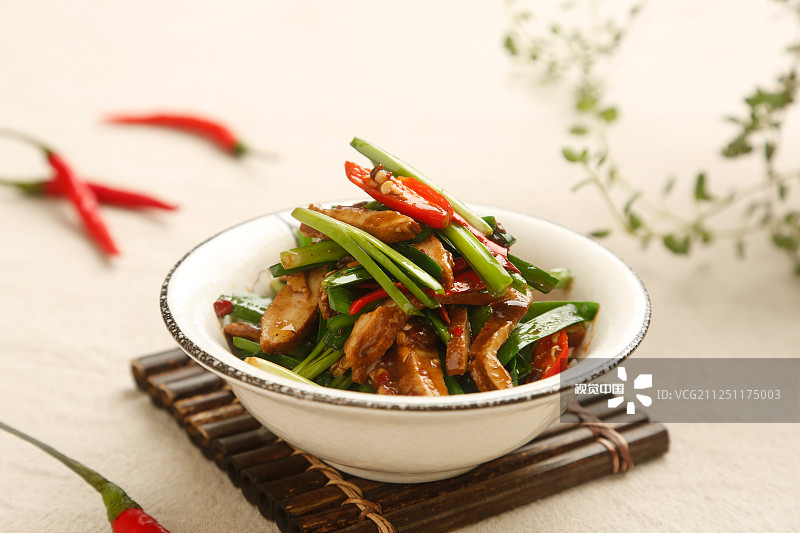 大酱豆腐焖韭菜，家常美味，营养满分的秘密食谱