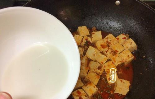 家常美味，整块水煮豆腐的烹饪秘诀与营养解析