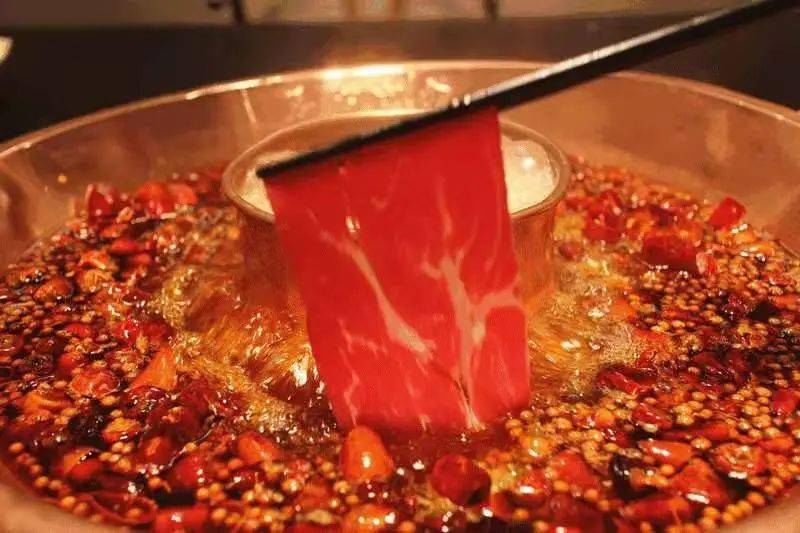 冷火锅串串，夏日解暑新宠，味蕾的冰爽盛宴