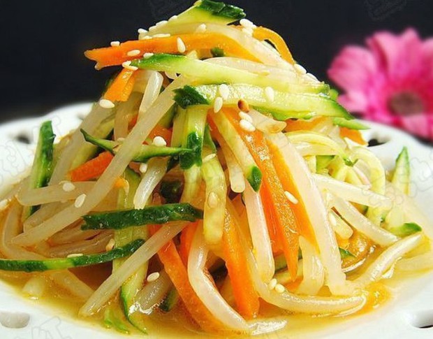 夏日清爽，凉拌家常豆腐的制作秘诀与养生功效