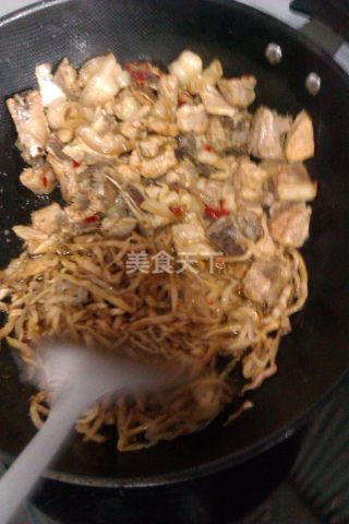 回锅鸡爪排骨的做法步骤