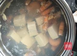 白贝豆腐煮汤的做法