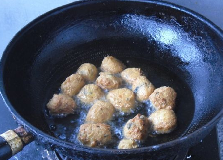 家常美食，豆腐鸡蛋炸丸子的美味与营养