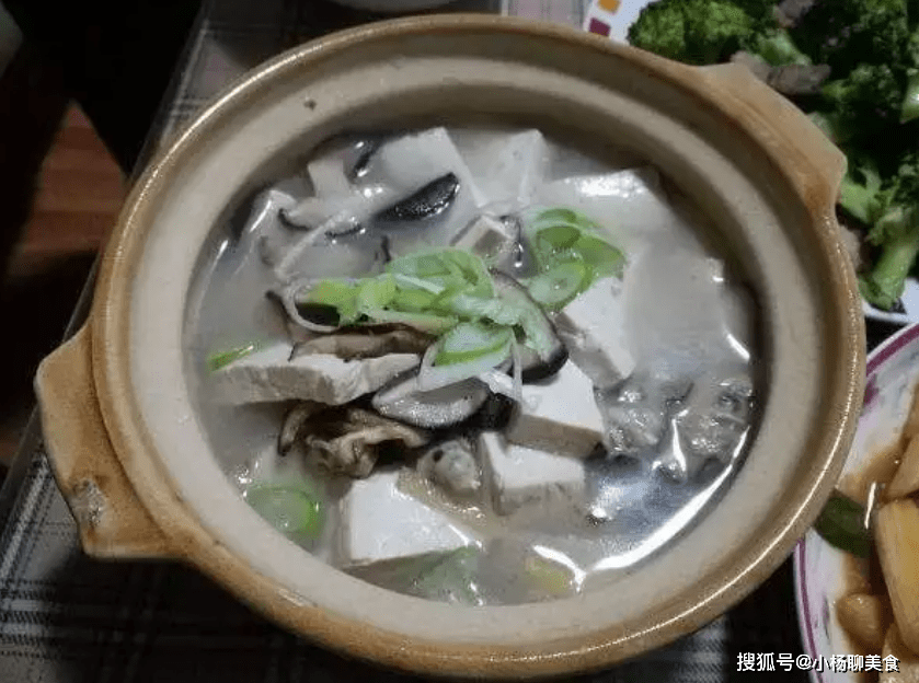 豆腐白菜炖乌鱼，鲜美滋养的家常美食
