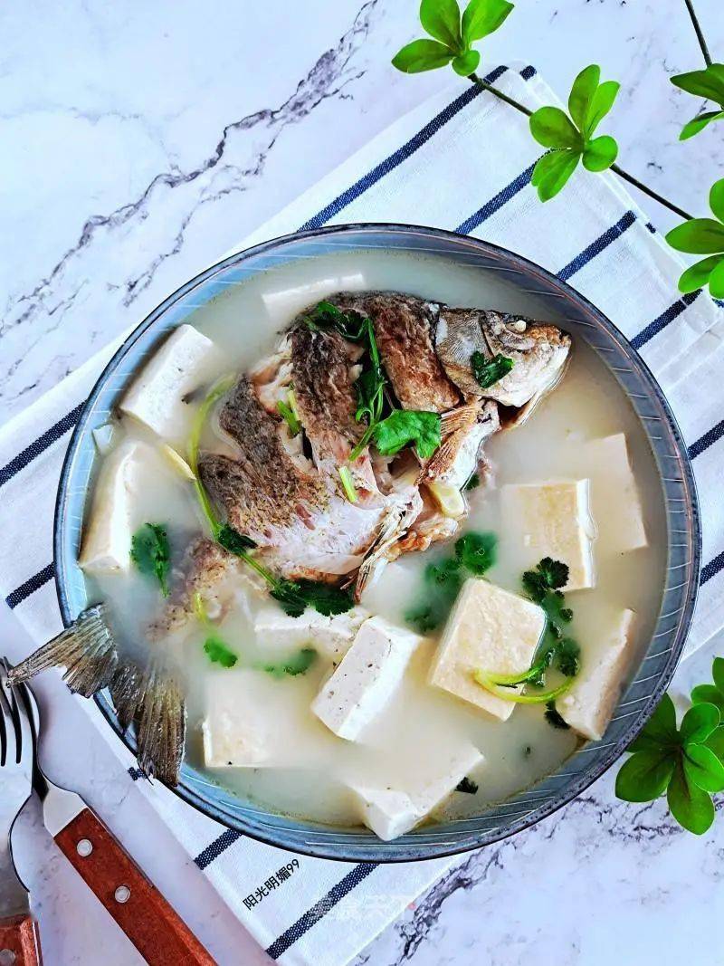 豆腐白菜炖乌鱼，鲜美滋养的家常美食