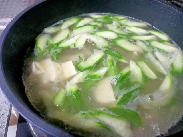 娃娃菜豆腐汤，营养美味的家常滋补佳品