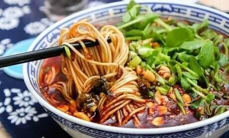 麻辣粉条豆腐皮，家常美食的全新演绎