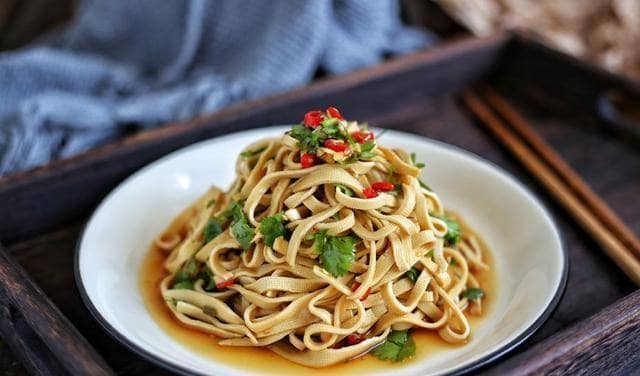 豆腐香菜面的美味与营养，家常美食新体验