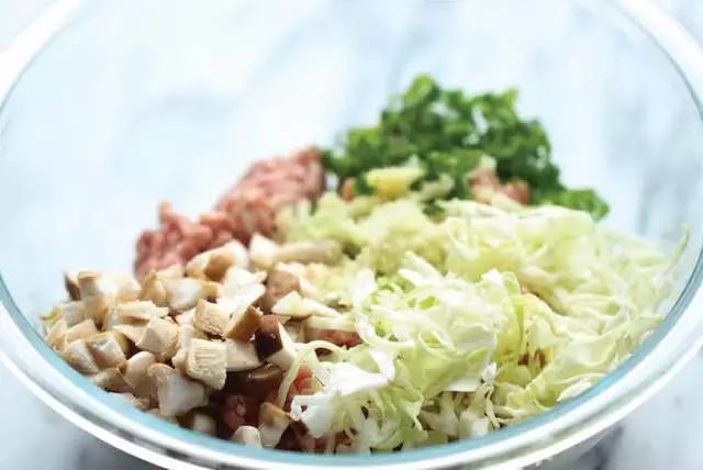 肉馅卧鸡蛋，家常美食的温馨与营养