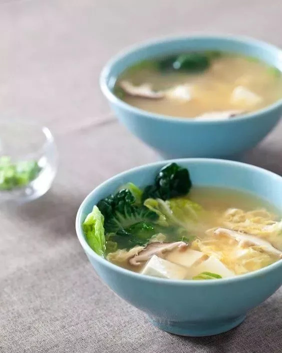 白菜洋葱西餐汤的做法
