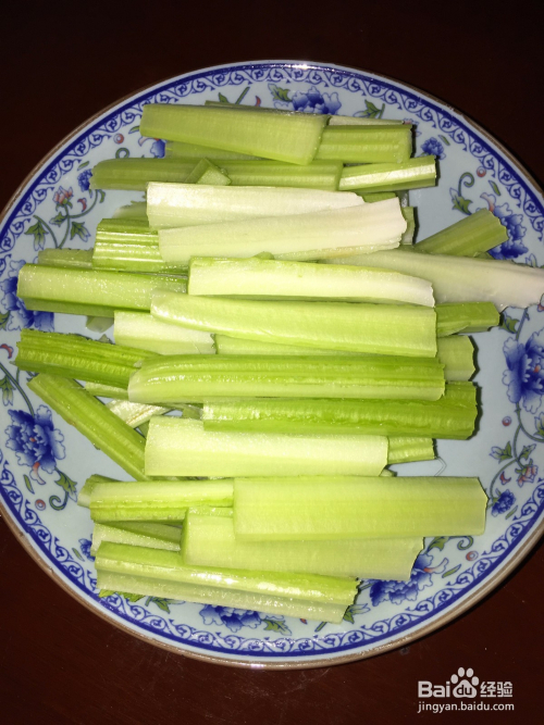 芹菜咸肉水饺的做法