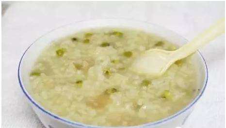 红枣银耳莲子粥，一碗温润滋补的养生佳品