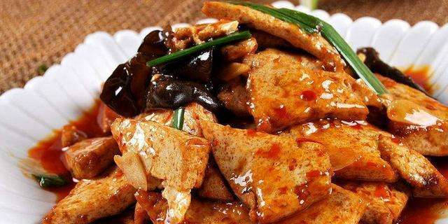 冬菇豆腐茄子，家常美食的鲜美融合
