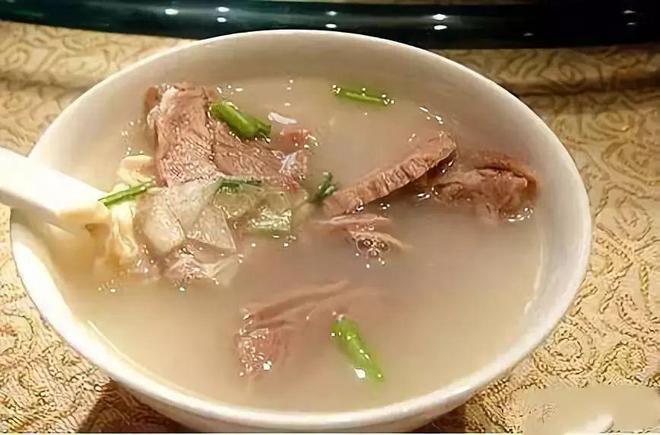 香水羊肉炖豆腐，香气四溢的美味佳肴